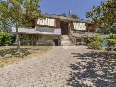 Villa in vendita a Castelnuovo Di Porto