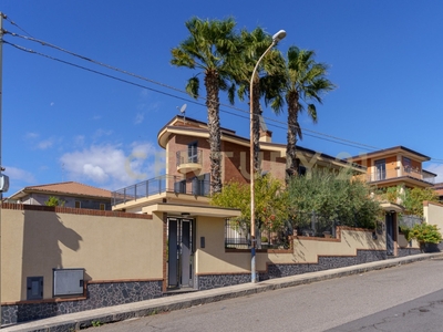 Villa in Via Amico Statella Vito Maria 11, Catania, 10 locali, 5 bagni