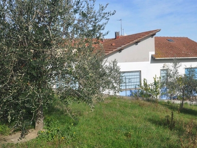 Villa in Via della Rimembranza in zona Castelnuovo della Misericordia a Rosignano Marittimo