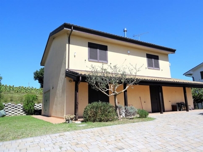 villa indipendente in vendita a Pongelli