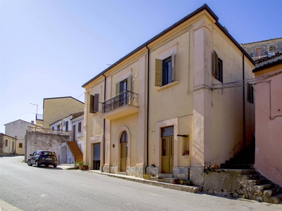Casa singola in vendita a Roseto Capo Spulico Cosenza Centro Storico