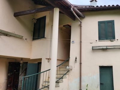 Appartamento bifamiliare ad Acqui Terme, 5 locali, 3 bagni, 130 m²