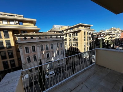 Appartamento con terrazzo, Roma salario