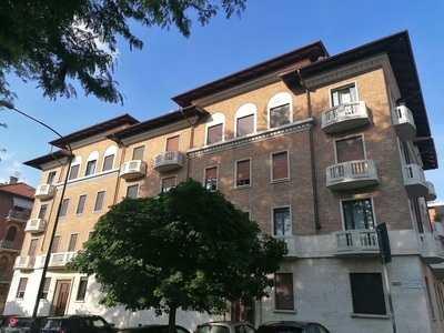 Appartamento in Affitto in Piazza Francesco Carrara 7 a Torino