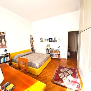 Appartamento in Affitto in Via Aniello Falcone 300 a Napoli