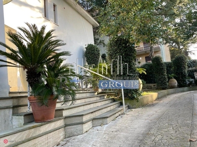 Appartamento in Affitto in Via Moena a Roma