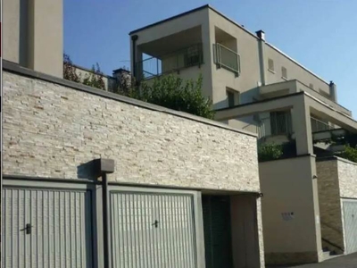 Appartamento in Via Oltrecolle 23 in zona Lora a Como