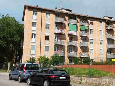 Appartamento in Via Pellegrino Pellegrini 9, Monza, 6 locali, 1 bagno