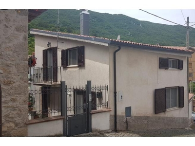 Casa indipendente in vendita a Villavallelonga