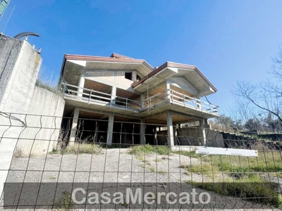 in Vendita ad Alatri - 300000 Euro