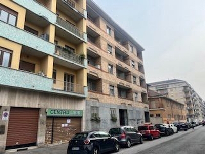 Negozio/Locale commerciale in Affitto in Via Arnaldo da Brescia 47 a Torino