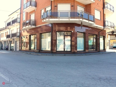 Negozio/Locale commerciale in Affitto in Via de Revello a Neive