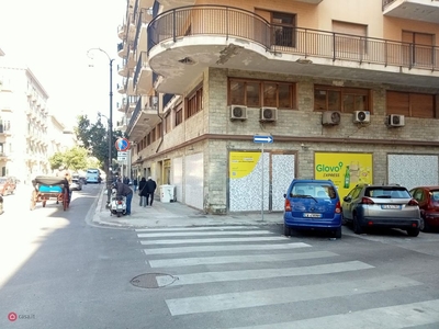 Negozio/Locale commerciale in Affitto in Via Roma 441 a Palermo
