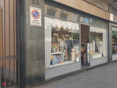 Negozio/Locale commerciale in Affitto in Via Salbertrand 24 a Torino