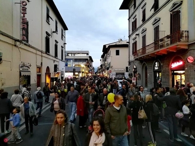 Negozio/Locale commerciale in Affitto in Via Vincenzo Gioberti a Firenze