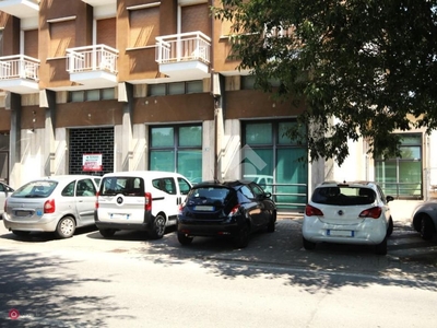 Negozio/Locale commerciale in Affitto in Viale Cherasca 3 a Alba