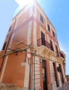 Palazzo in Via Lata 106, Brindisi, 10 locali, 510 m², da ristrutturare