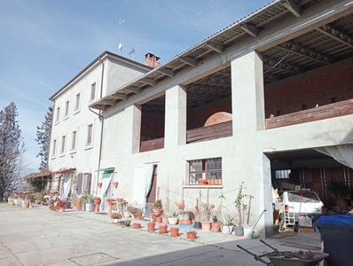 Rustico ad Altavilla Monferrato, 12 locali, 2 bagni, giardino privato