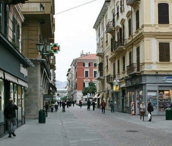 spazio commerciale in affitto a La Spezia