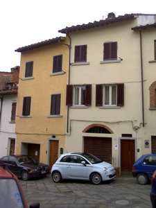 Terratetto-terracielo con box doppio, via delle Fosse, centro storico, Arezzo