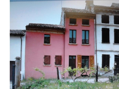 Casa indipendente in vendita a Borgo Priolo, Frazione Galà