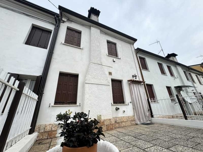 Villa a Schiera in Vendita ad Badia Polesine - 45000 Euro