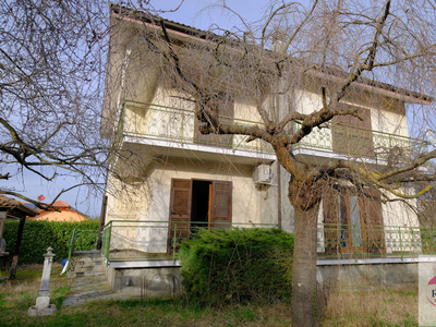 Villa con giardino a Sassello