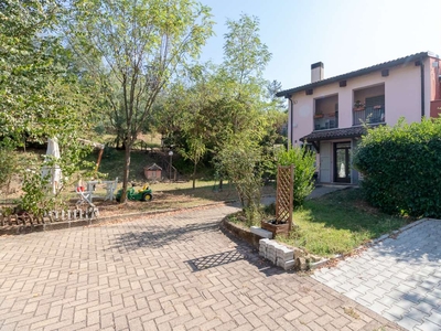 Villa con terreno circostante, via Gorgognano, Pianoro