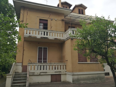 Villa singola in Via Antonio Canova, Asti, 19 locali, 3 bagni, con box
