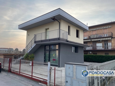 Villa singola in Via Roma, Grumello del Monte, 5 locali, 2 bagni