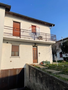 Villetta bifamiliare in Vicolo Piazzolo, Casirate d'Adda, 4 locali