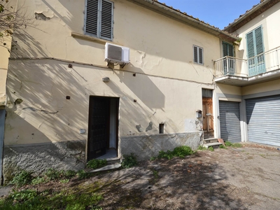 Appartamento in vendita a Arezzo Trento, Trieste