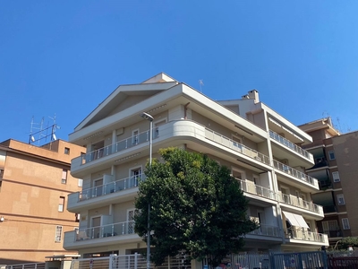 Appartamento in Via Col Di Lana, Ciampino (RM)
