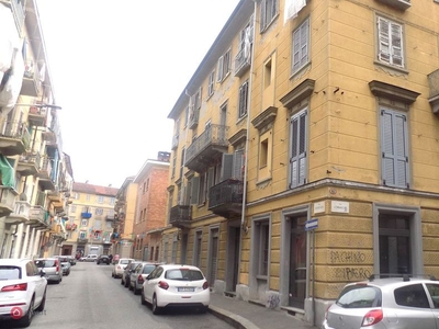 Negozio/Locale commerciale in Vendita in Via Lombardore 10 a Torino