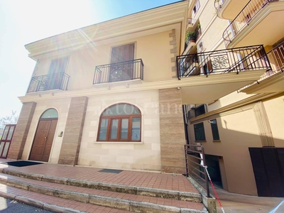 Casa Indipendente a Avellino in Avellino - Via Sant'Anna, Centro