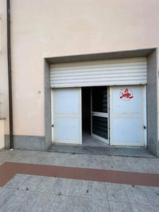 Locale commerciale in affitto a Lamezia Terme