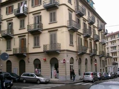 Negozio/Locale commerciale in Vendita in Via Cignaroli, 5 a Torino