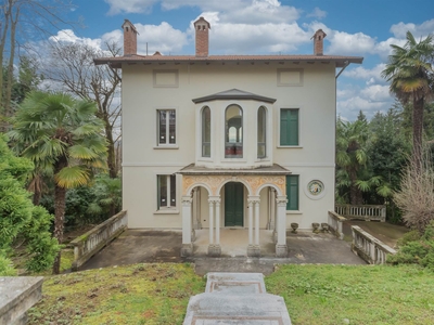 Villa in vendita a Venegono Superiore Varese Monterosso