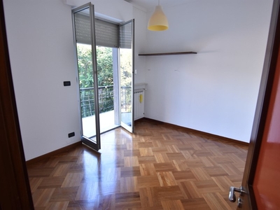 Appartamento in Affitto a Genova, zona Albaro, 950€, 105 m², con Box