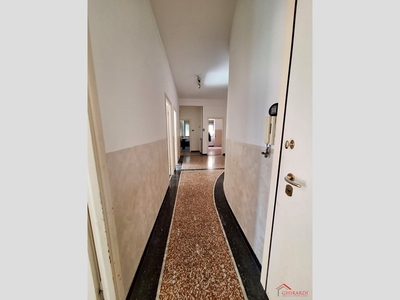 Appartamento in Affitto a Genova, zona Sestri Ponente, 570€, 94 m²