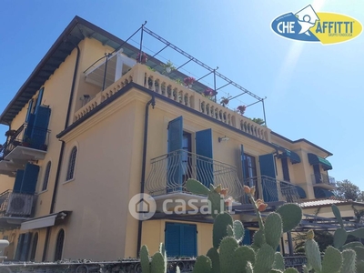 Appartamento in Affitto in Via Giosuè Carducci a Camaiore