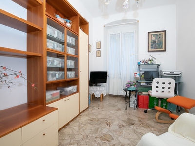 Appartamento in Vendita a Genova, zona Sturla, 162'000€, 84 m²