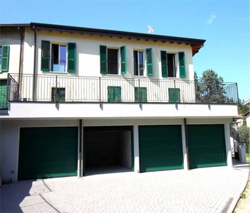 appartamento in Vendita ad San Fermo della Battaglia - 275000 Euro