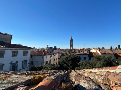 Casa indipendente con terrazzi a Empoli