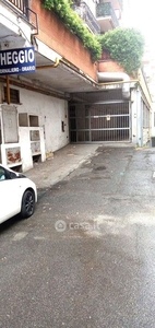 Garage/Posto auto in Affitto in Via Val di Non 16 a Roma