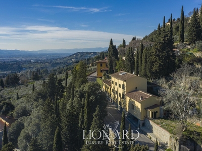 Lussuosa villa del XIX secolo in vendita vicino a Firenze