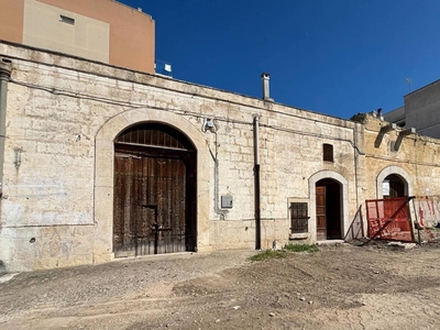 magazzino-laboratorio in vendita a Canosa di Puglia