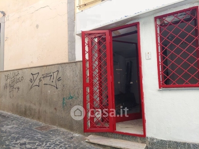 Negozio/Locale commerciale in Affitto in Corso garibaldi a Pozzuoli