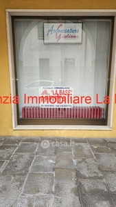Negozio/Locale commerciale in Affitto in Via Cavour a Este