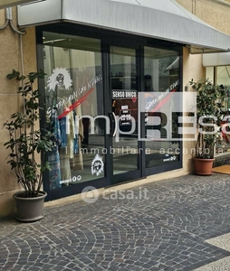 Negozio/Locale commerciale in Affitto in Via Cesare Battisti 5 b a Pordenone